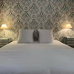 La Vie Est Belle 3*